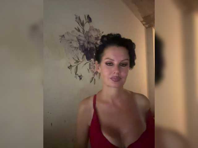 RoyalBreasts live cam on BongaCams