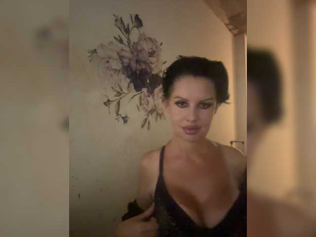 RoyalBreasts live cam preview