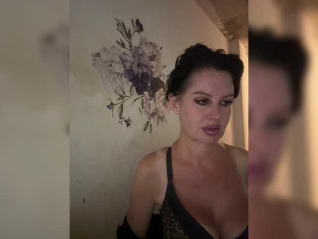 RoyalBreasts live cam on BongaCams