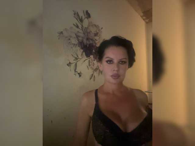 RoyalBreasts live cam on BongaCams