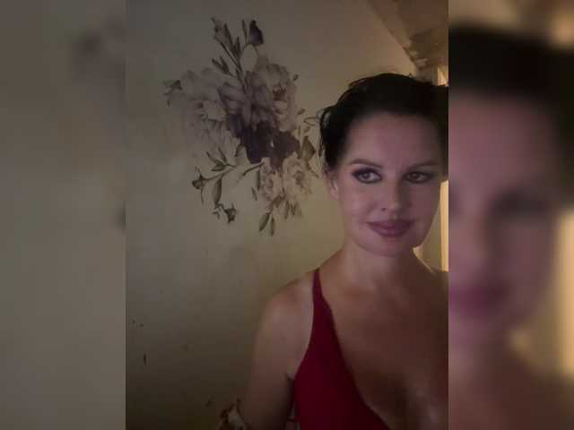 RoyalBreasts webcam