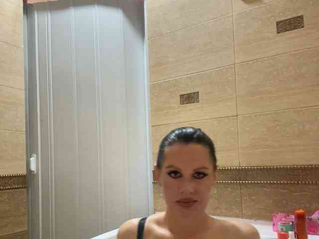 RoyalBreasts webcam