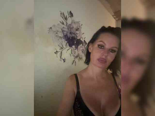 Model: RoyalBreasts