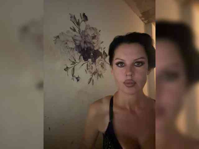 RoyalBreasts webcam