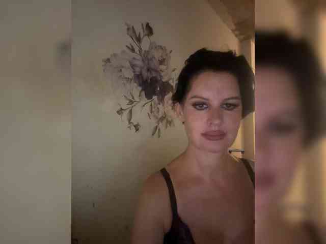RoyalBreasts webcam
