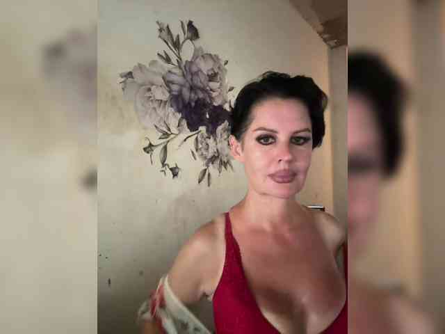 RoyalBreasts webcam