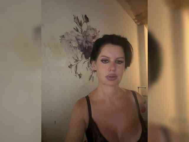 RoyalBreasts webcam