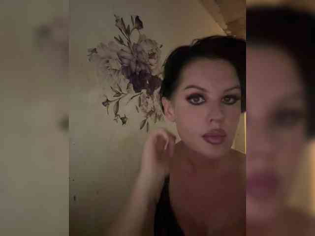 RoyalBreasts webcam