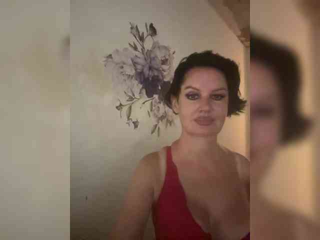 RoyalBreasts webcam