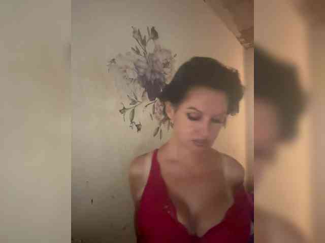 RoyalBreasts webcam