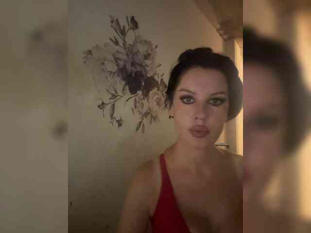 RoyalBreasts webcam
