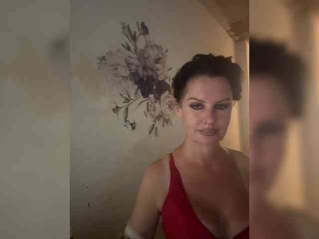 RoyalBreasts webcam