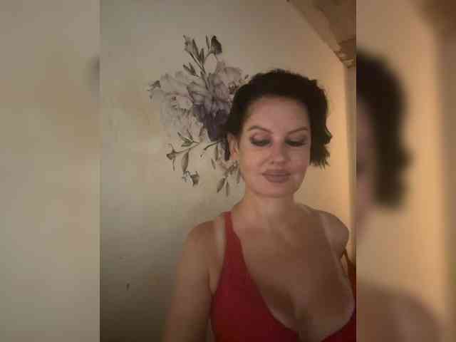 RoyalBreasts webcam