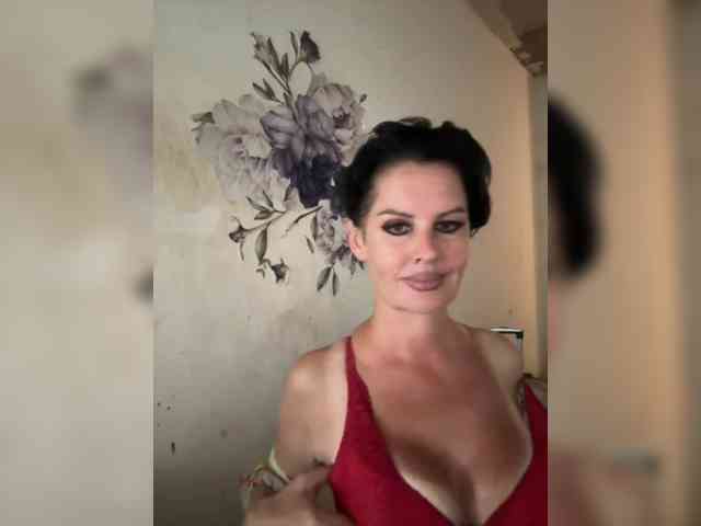 RoyalBreasts webcam