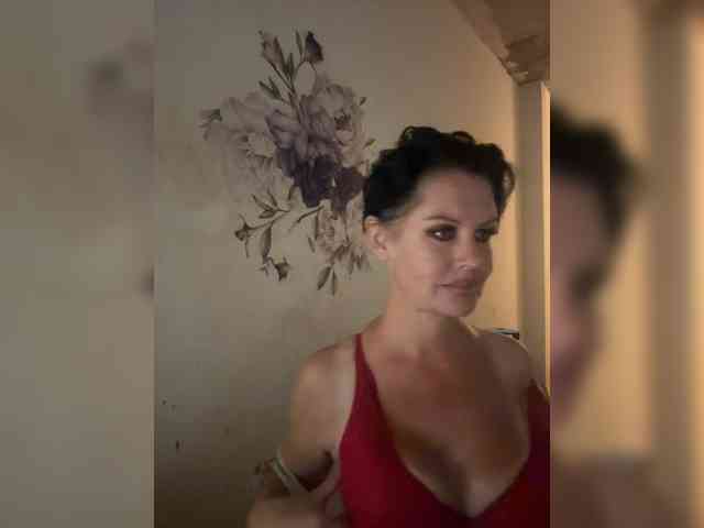 RoyalBreasts webcam