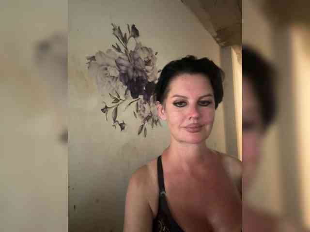 RoyalBreasts webcam