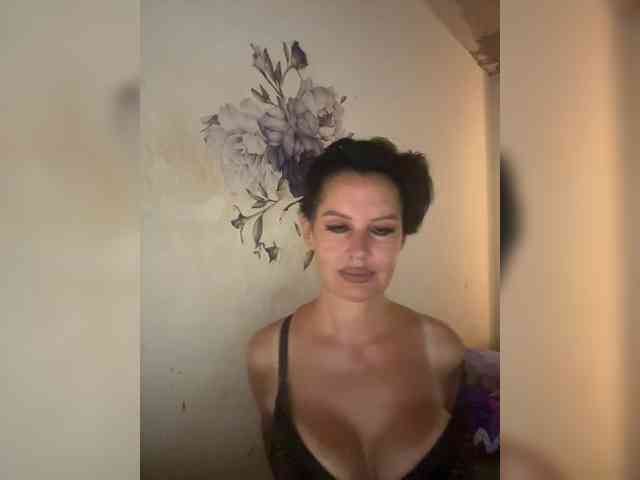 RoyalBreasts webcam