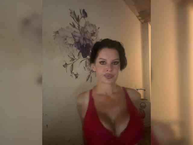 RoyalBreasts webcam