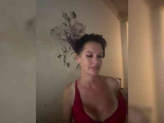 RoyalBreasts webcam