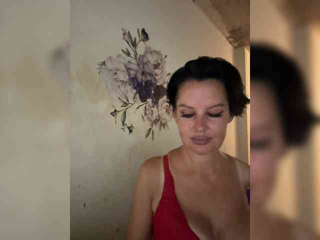 RoyalBreasts webcam
