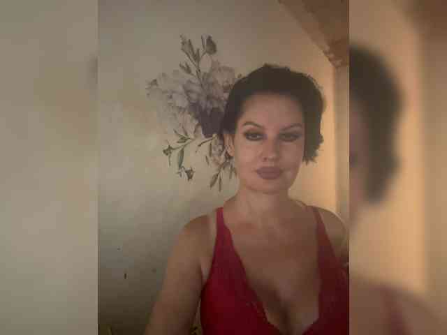 RoyalBreasts webcam