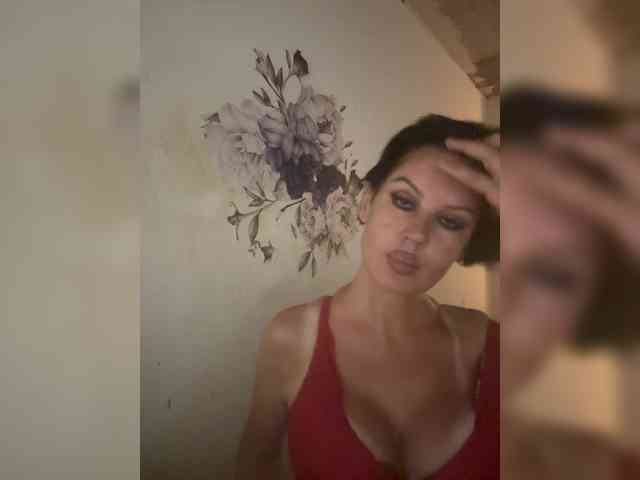 RoyalBreasts webcam