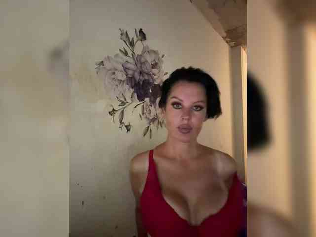 RoyalBreasts webcam