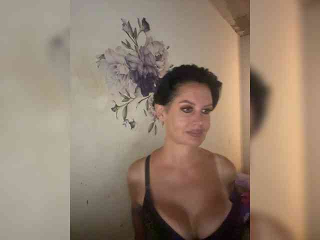 RoyalBreasts webcam