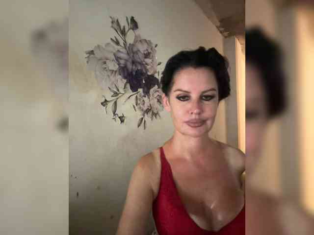 RoyalBreasts webcam