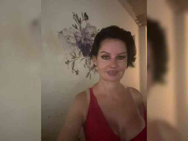 RoyalBreasts webcam