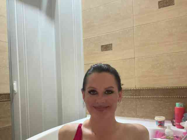 RoyalBreasts webcam