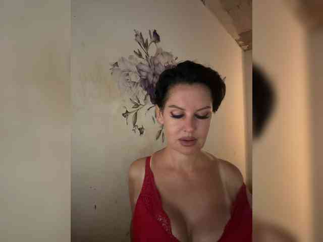 RoyalBreasts webcam