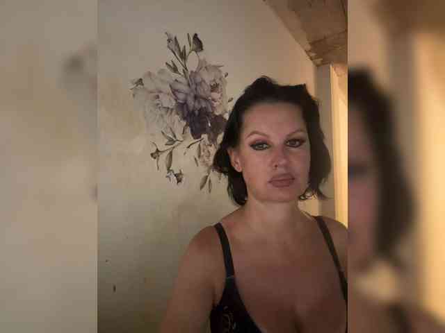 RoyalBreasts webcam