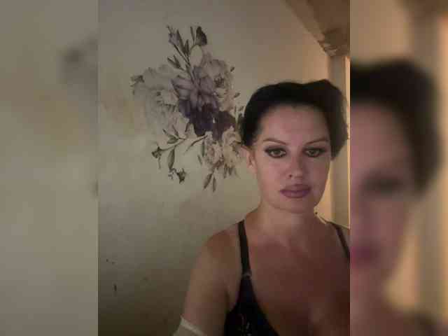 RoyalBreasts webcam