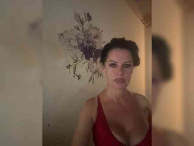 RoyalBreasts webcam