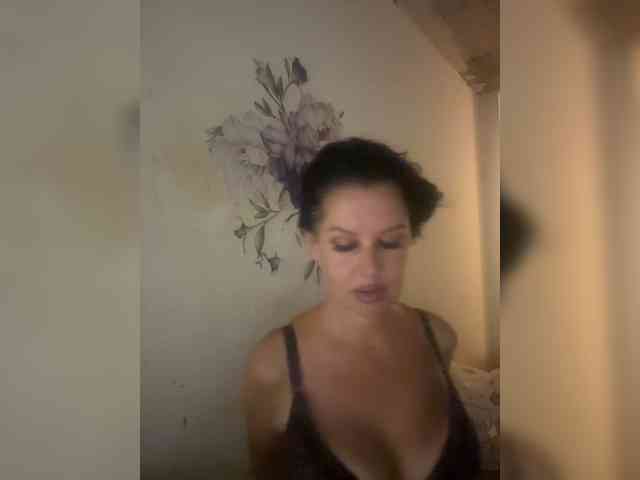 RoyalBreasts webcam