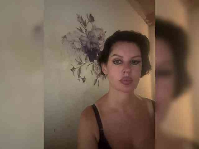 RoyalBreasts webcam