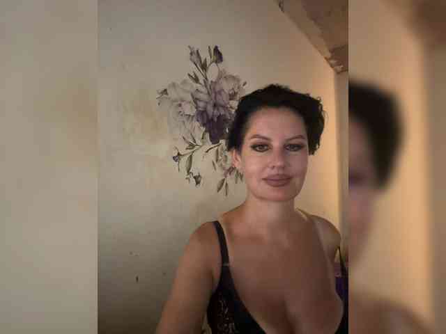 RoyalBreasts webcam