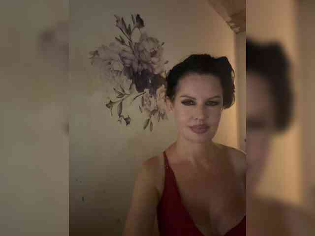 RoyalBreasts webcam