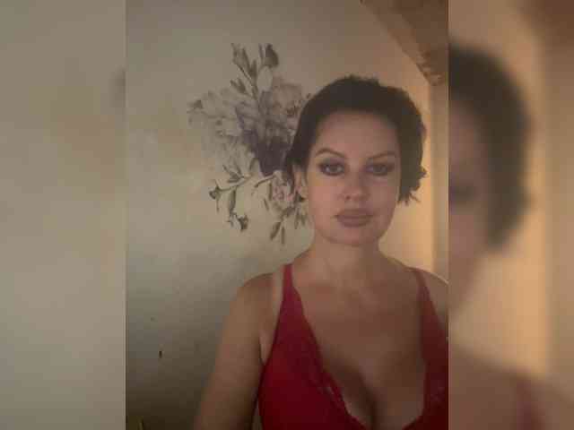 RoyalBreasts webcam