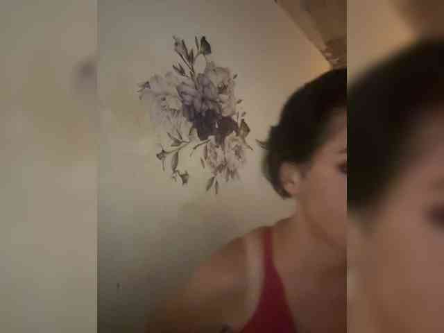 RoyalBreasts webcam