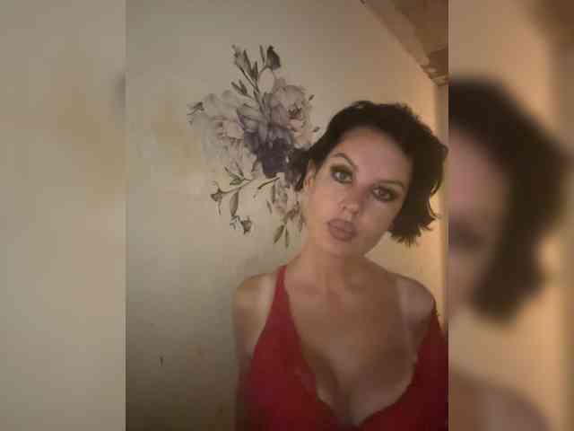 RoyalBreasts webcam