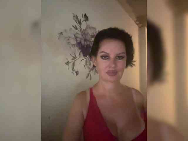 RoyalBreasts webcam