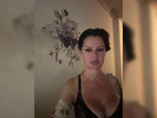 RoyalBreasts webcam