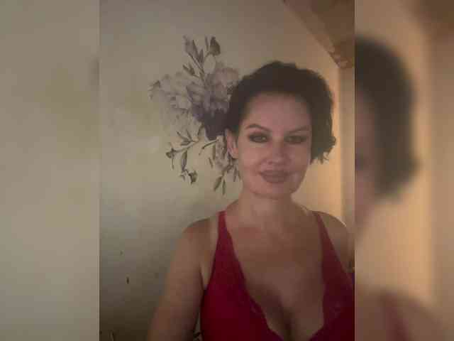 RoyalBreasts webcam