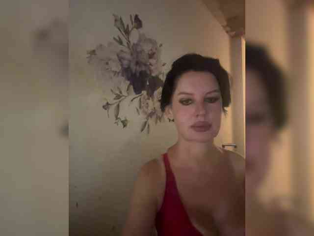 RoyalBreasts webcam