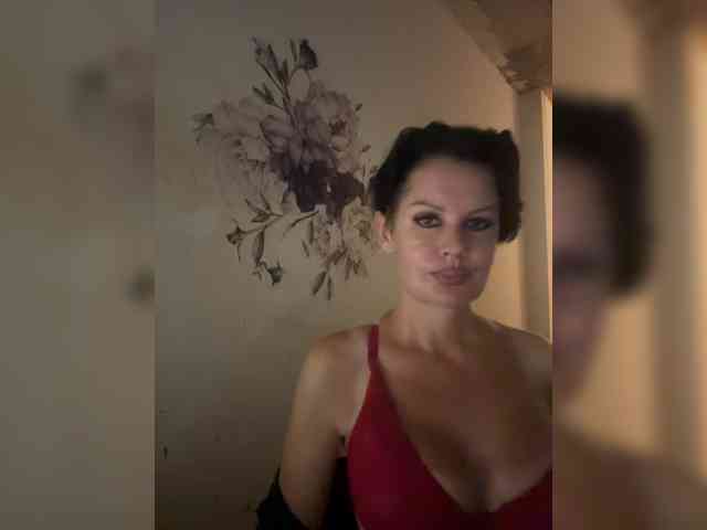 RoyalBreasts's webcam live show