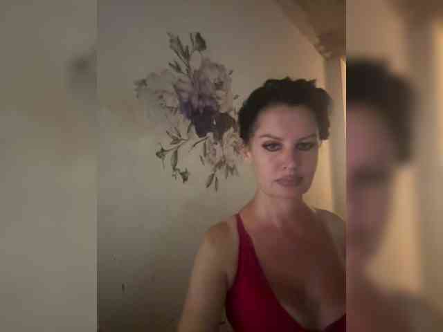 RoyalBreasts webcam