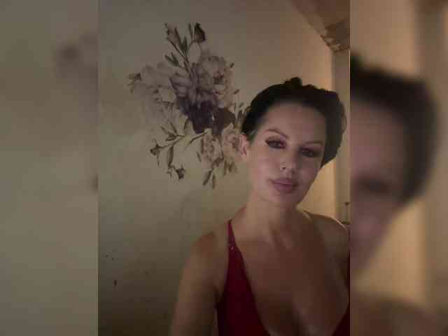 RoyalBreasts webcam