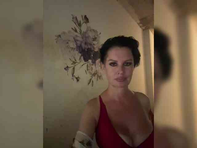 RoyalBreasts webcam
